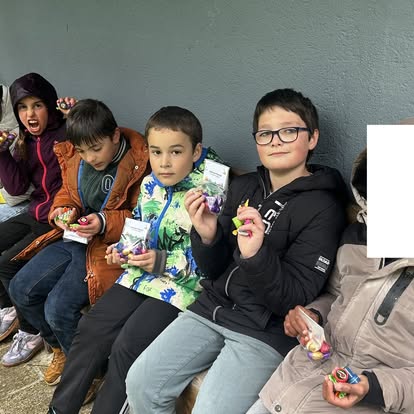 Peut être une image de 5 personnes