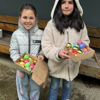 Peut être une image de 2 personnes