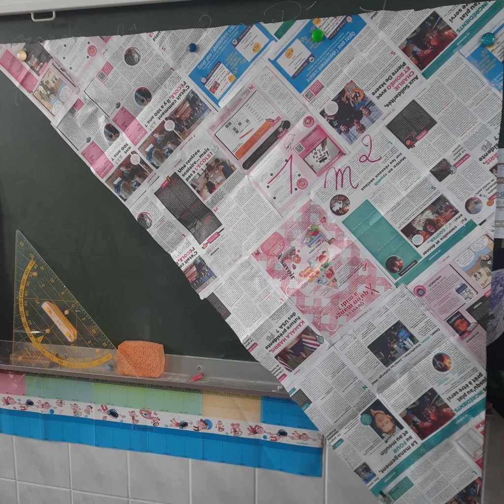 Peut être une image de 1 personne, carte, règle et texte