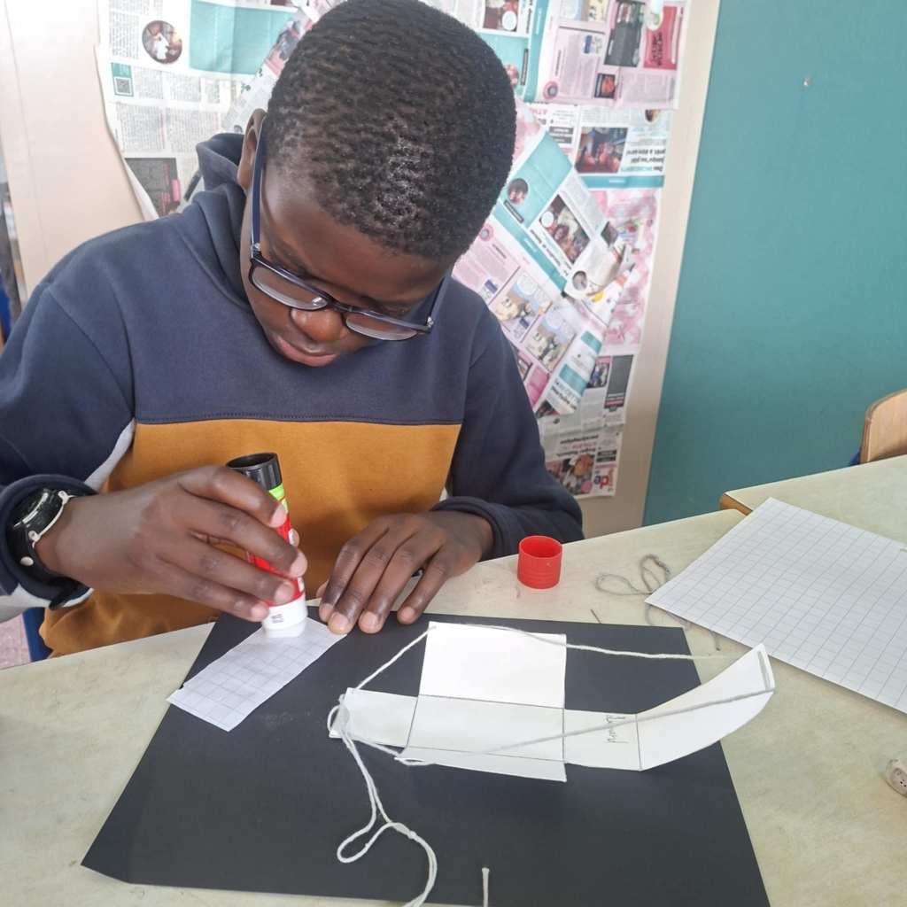 Peut être une image de 1 personne