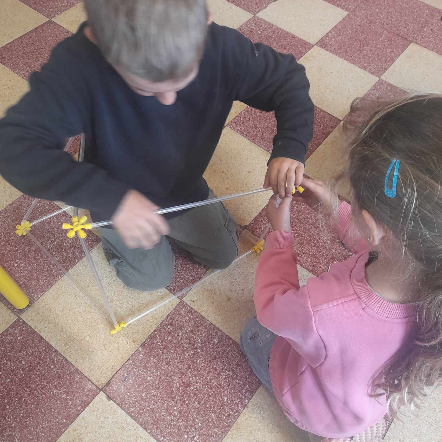 Peut être une image de 2 personnes